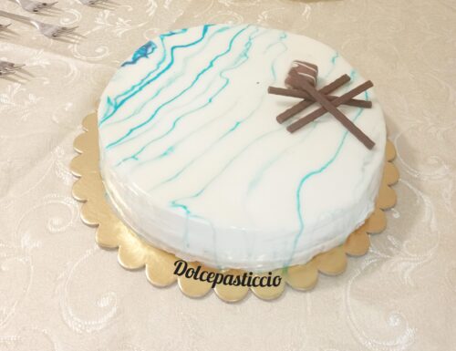 Torta con glassa a specchio