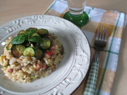 Risotto con zucchine, menta e pancetta, ricetta con foto