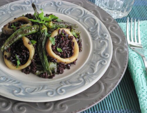 Riso venere con calamari e peperoncini verdi