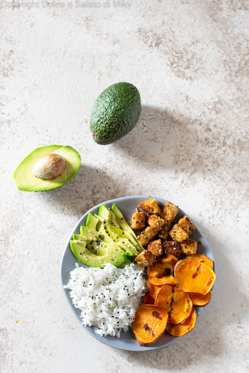 Tofu avocado e patate dolci