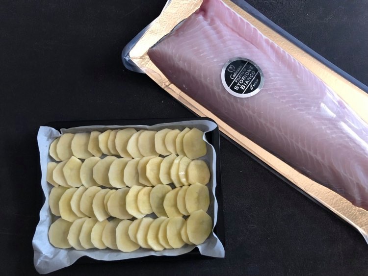 Storione al forno su letto di patate