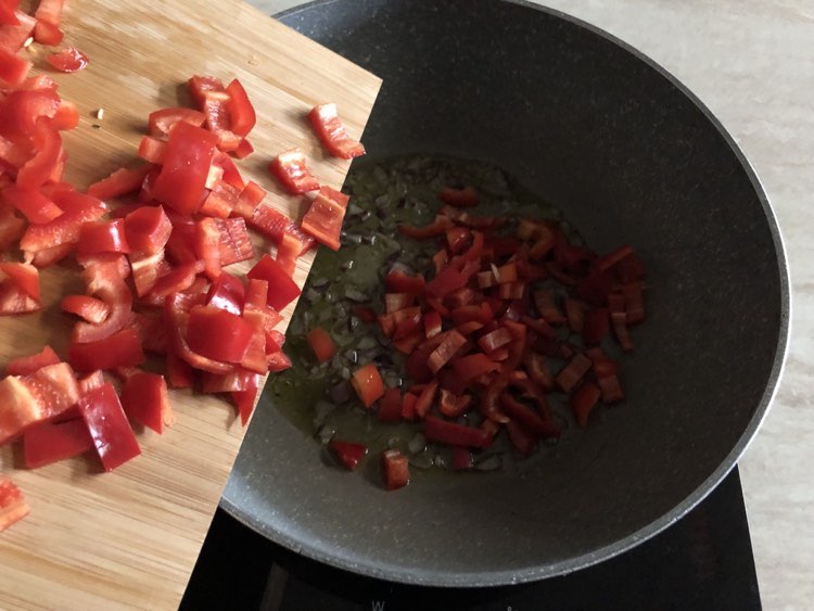 Pasta risottata ai peperoni aggiungete i peperoni