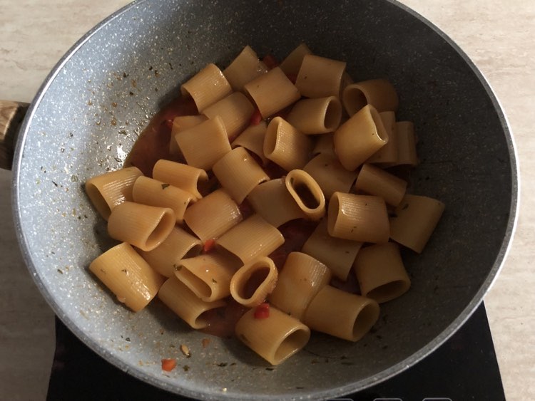 Pasta risottata ai peperoni  continuate la cottura 