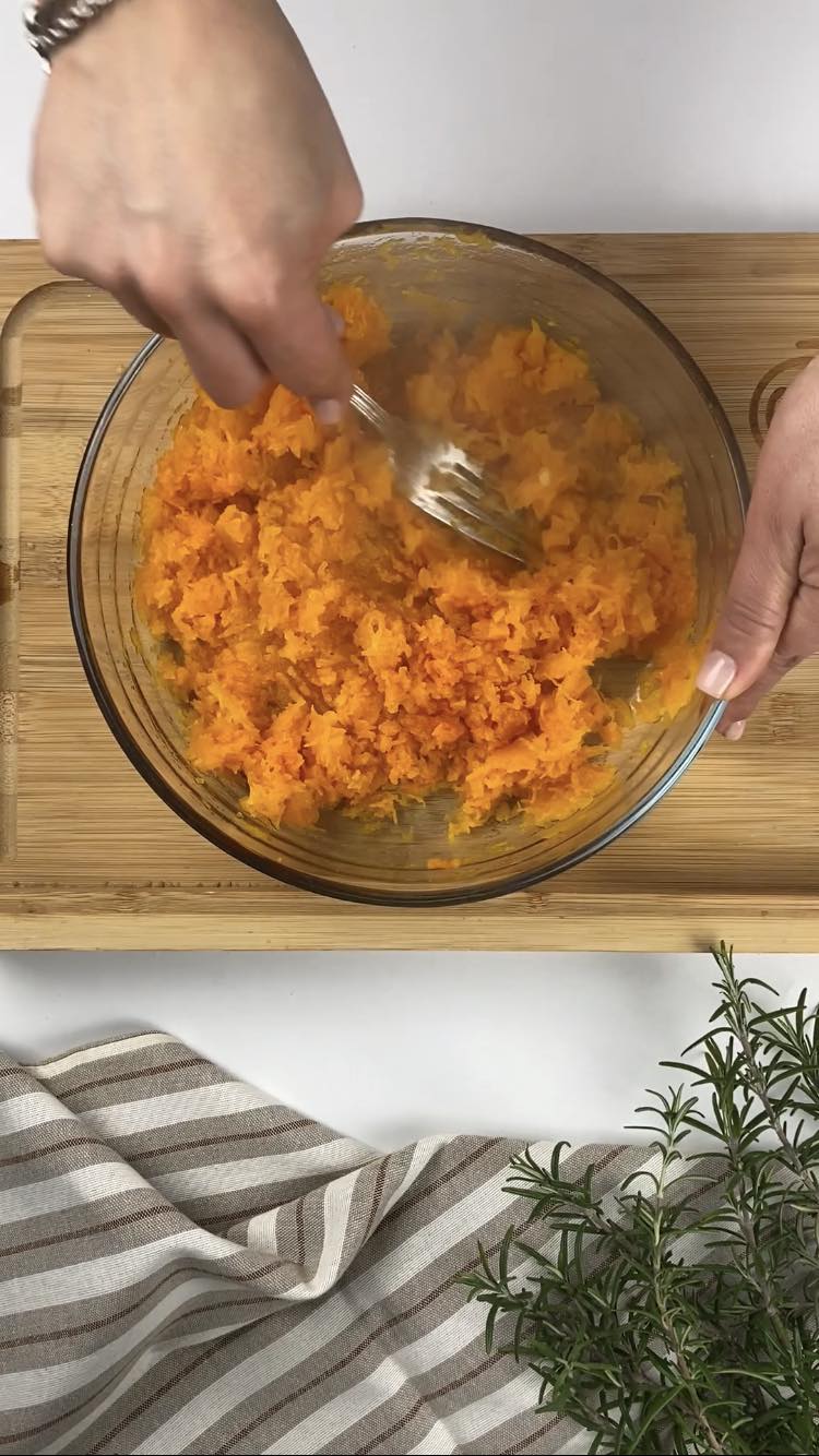 Burger di zucca
schiacciate la zucca con una forchetta 