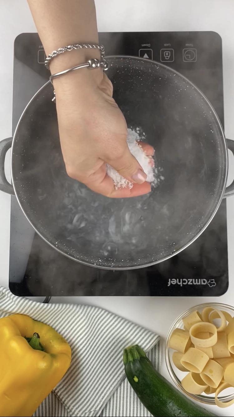 Pasta con crema di peperoni e zucchine
versate una presa di sale 