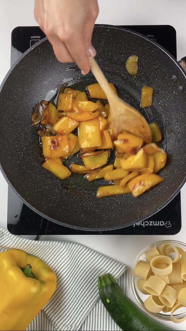 Pasta con crema di peperoni e zucchine
una cotti i peperoni