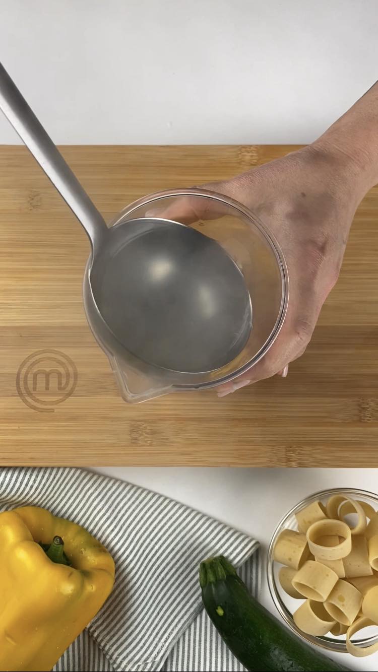 Pasta con crema di peperoni e zucchine
aggiungete l'acqua di cottura