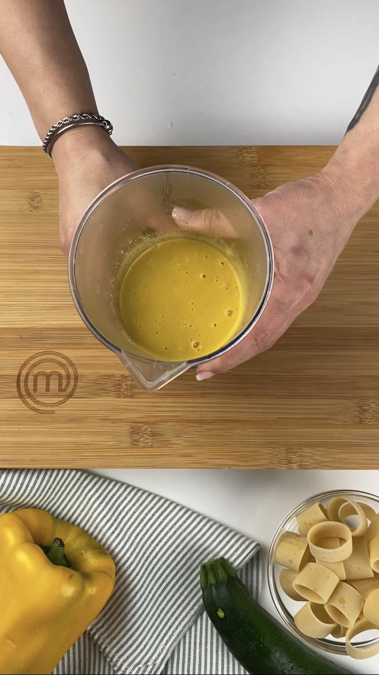 Pasta con crema di peperoni e zucchine
frullate il tutto