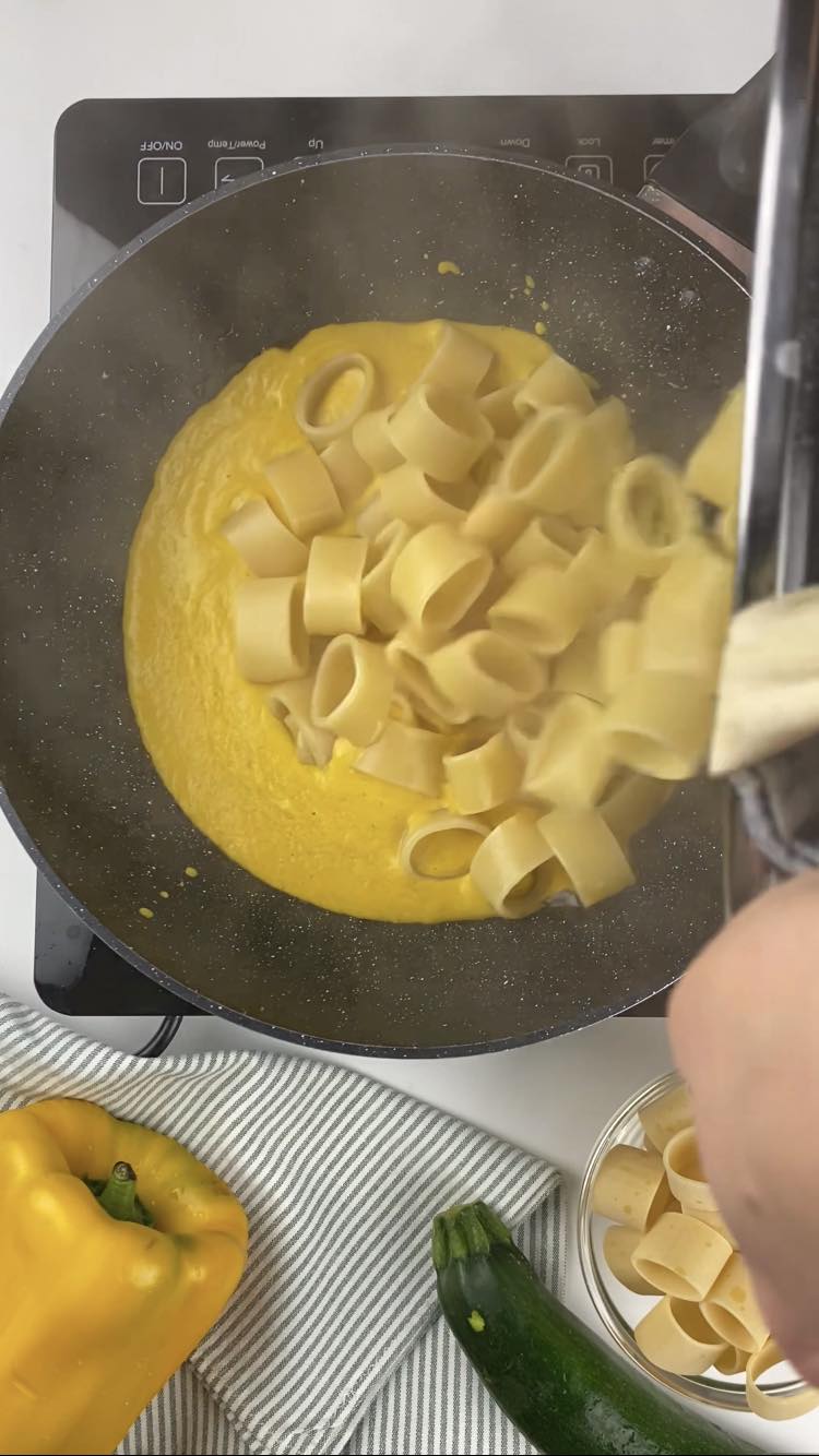 Pasta con crema di peperoni e zucchine
aggiungete la pasta 