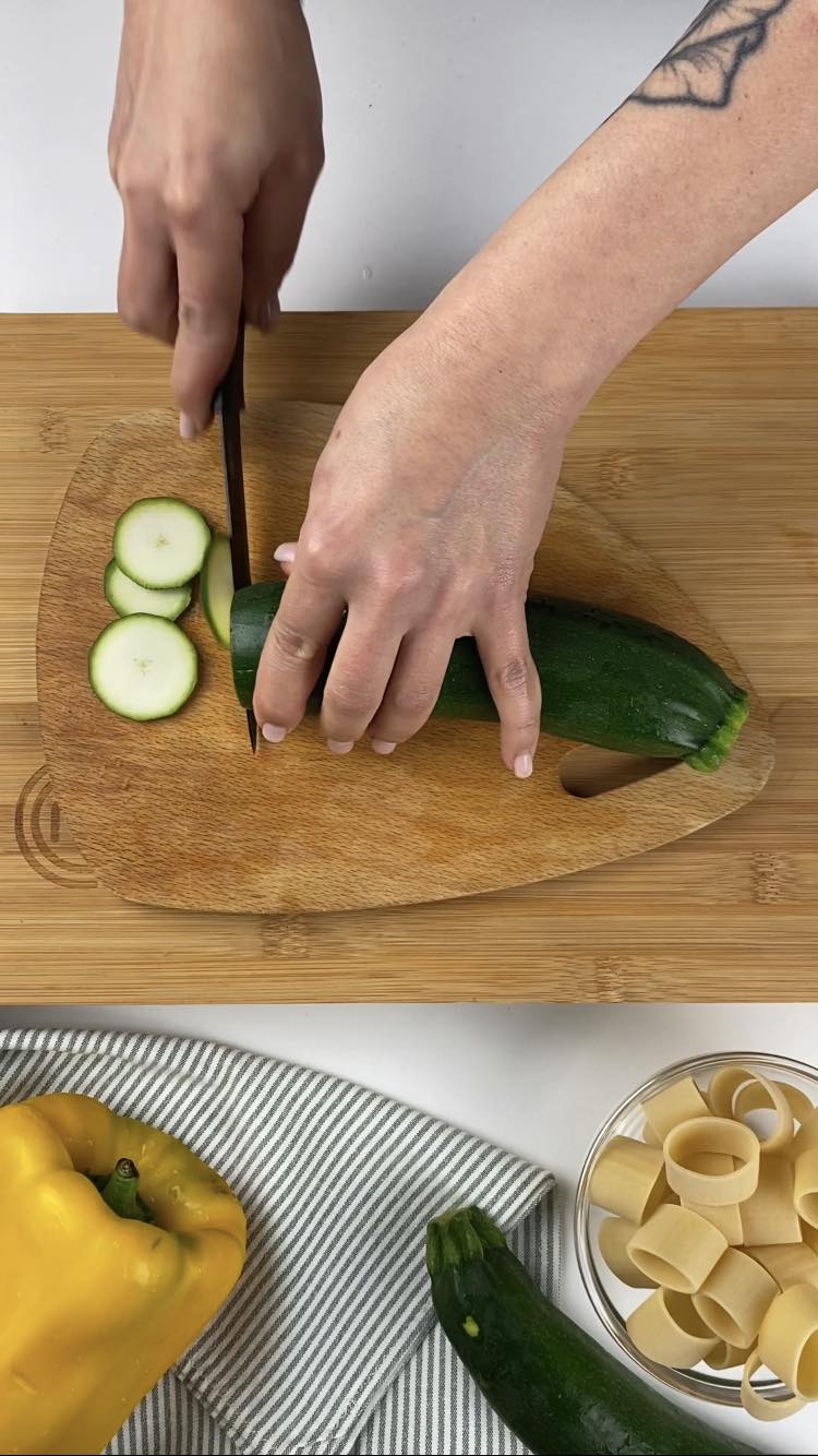 Pasta con crema di peperoni e zucchine
preparate le zucchine