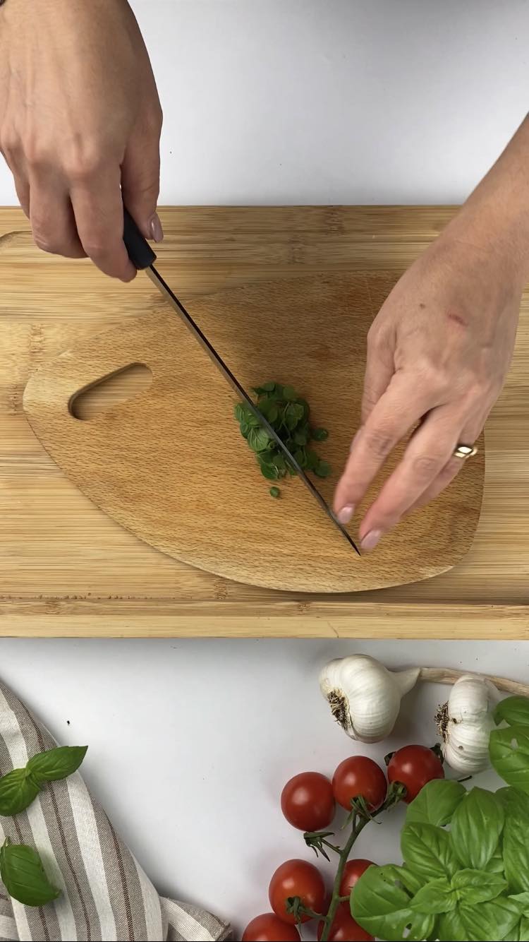 Bruschette pomodorini confit e stracciatella
tritate l'origano