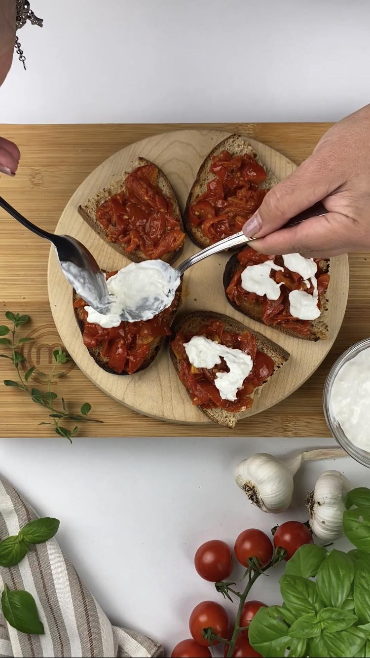 Bruschette pomodorini confit e stracciatella
aggiungete la stracciatella