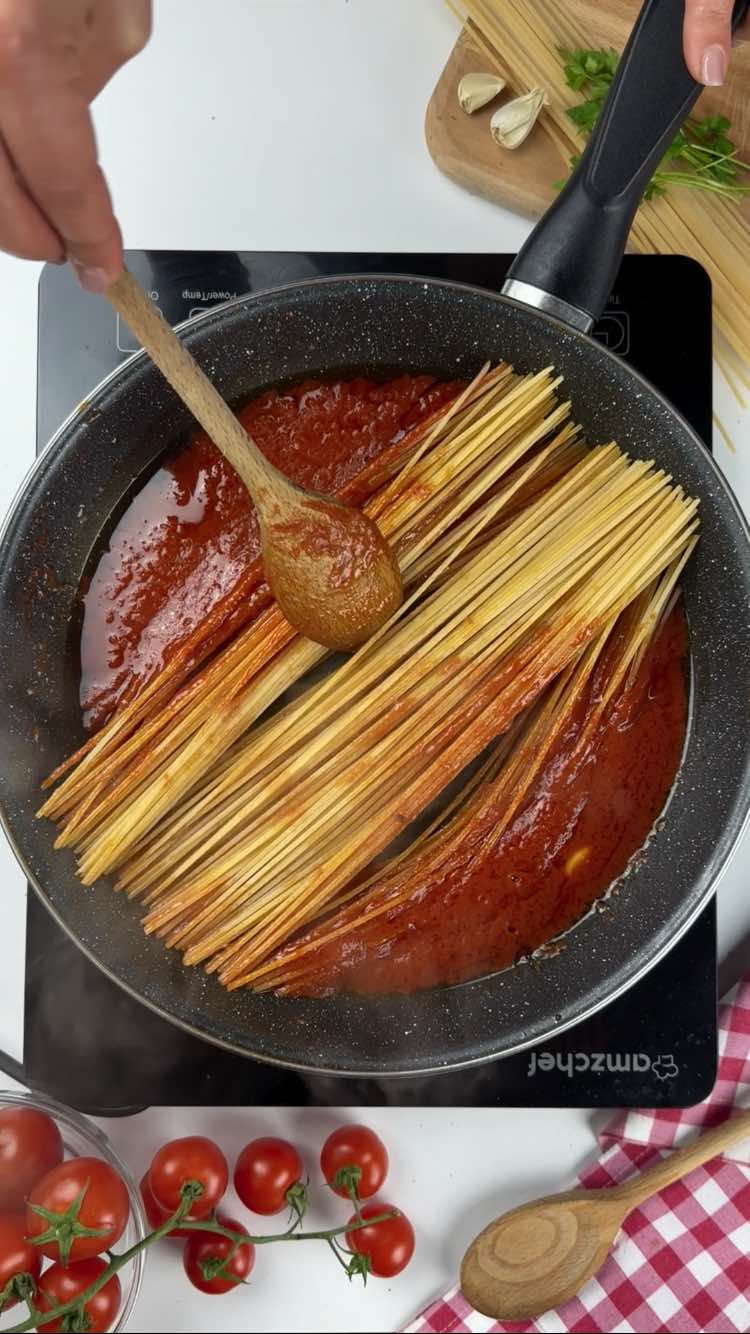Pasta all'assassina 
sistemali bene sul fondo
