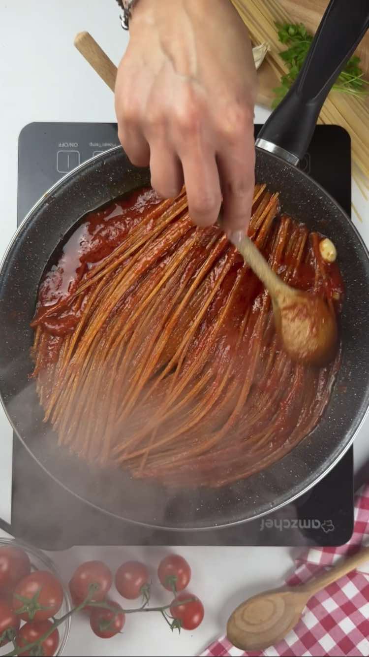 Pasta all'assassina 
fai rosolare