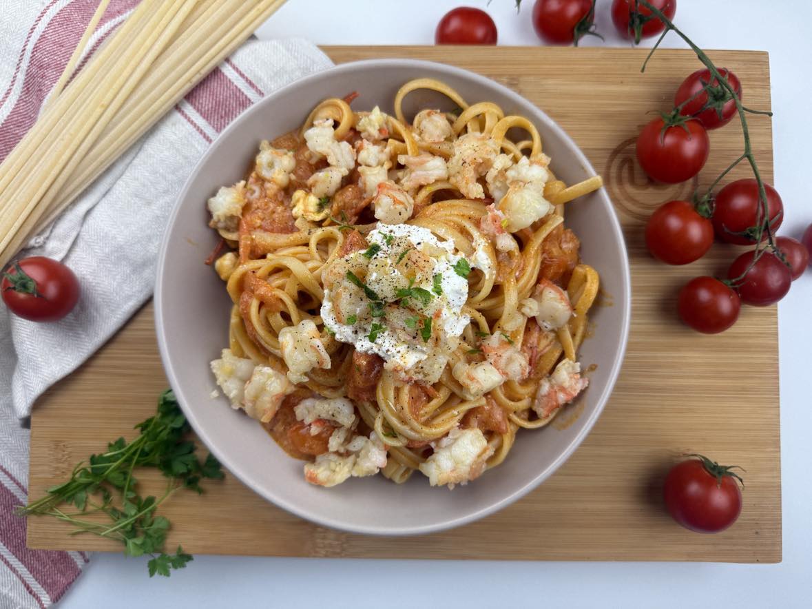 Linguine pomodorini stracciatella e gamberi