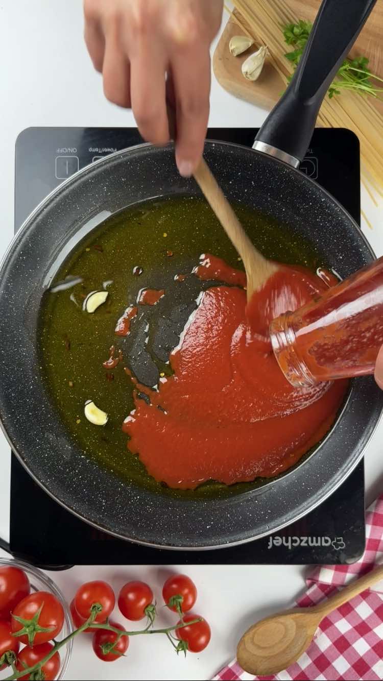 Pasta all'assassina 
aggiungi il sugo