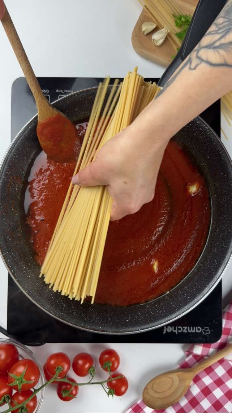Pasta all'assassina 
versa gli spaghetti