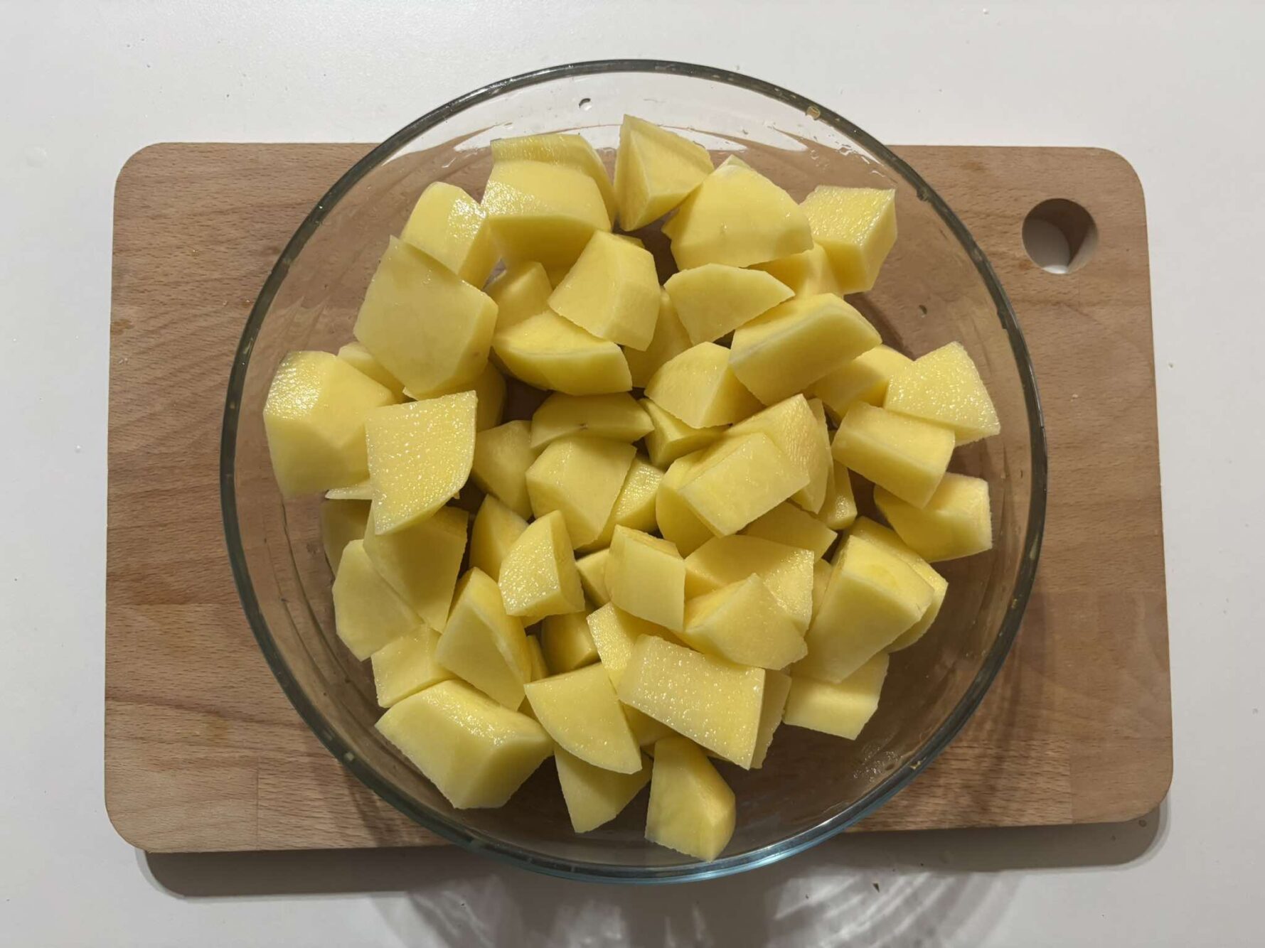 Agnello al forno
taglia le patate a cubetti