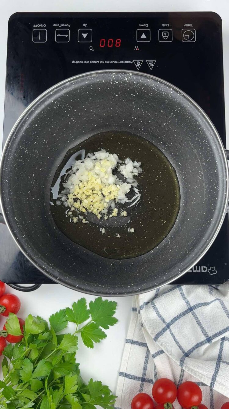 Pasta con bisque di gamberi
aggiungi la cipolla