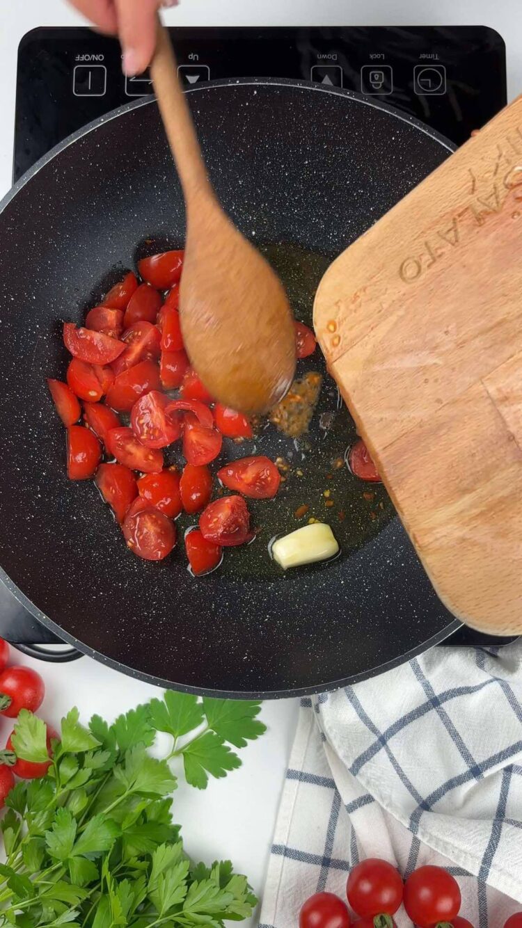 Pasta con bisque di gamberi
aggiungi i pomodori