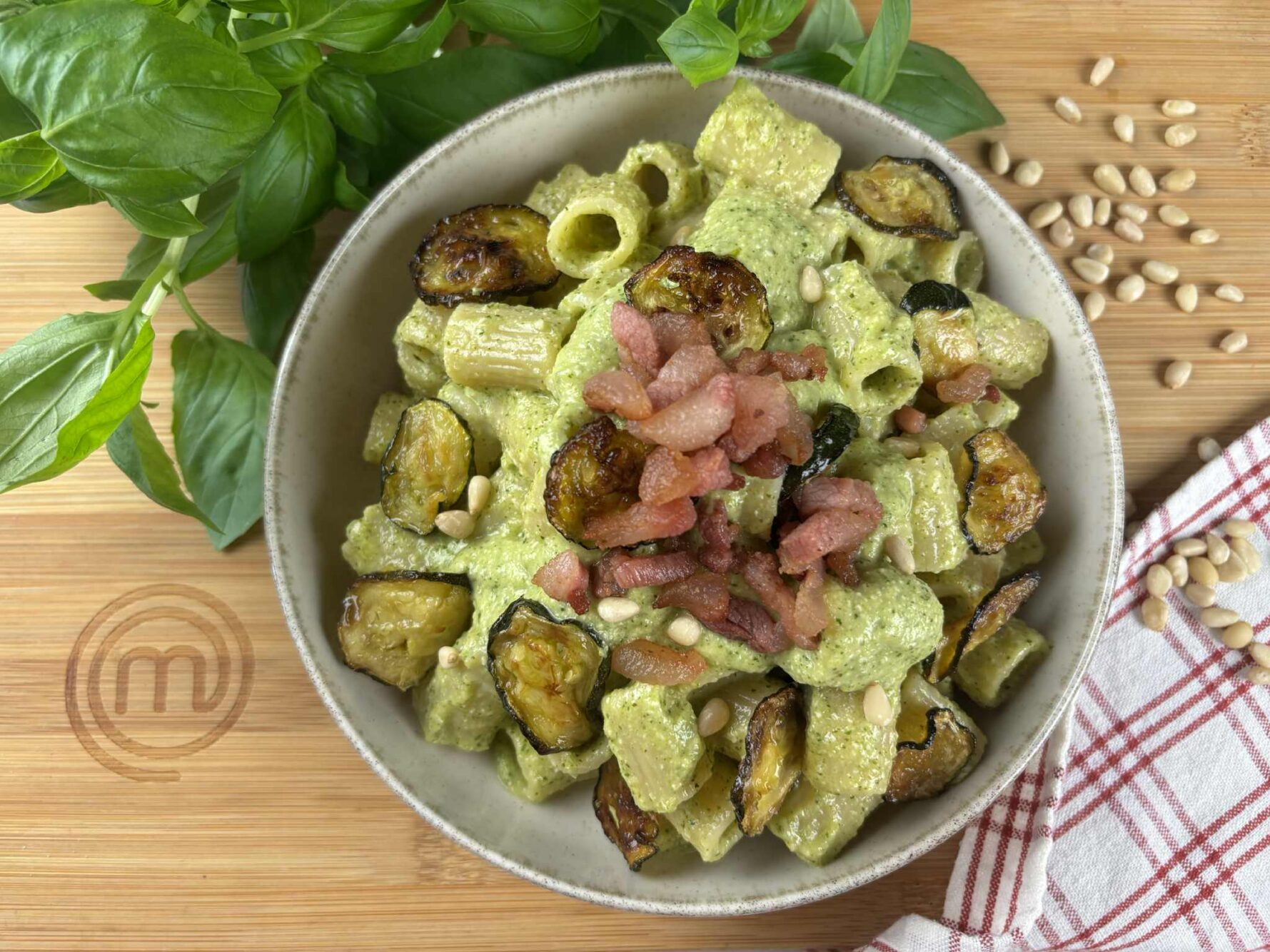 Pasta al pesto di zucchine e guanciale