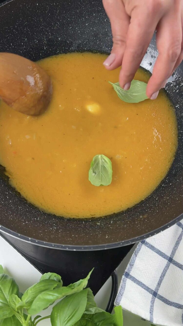 Pasta con sugo di pomodorini gialli, speck e stracciatella
aggiungi il basilico