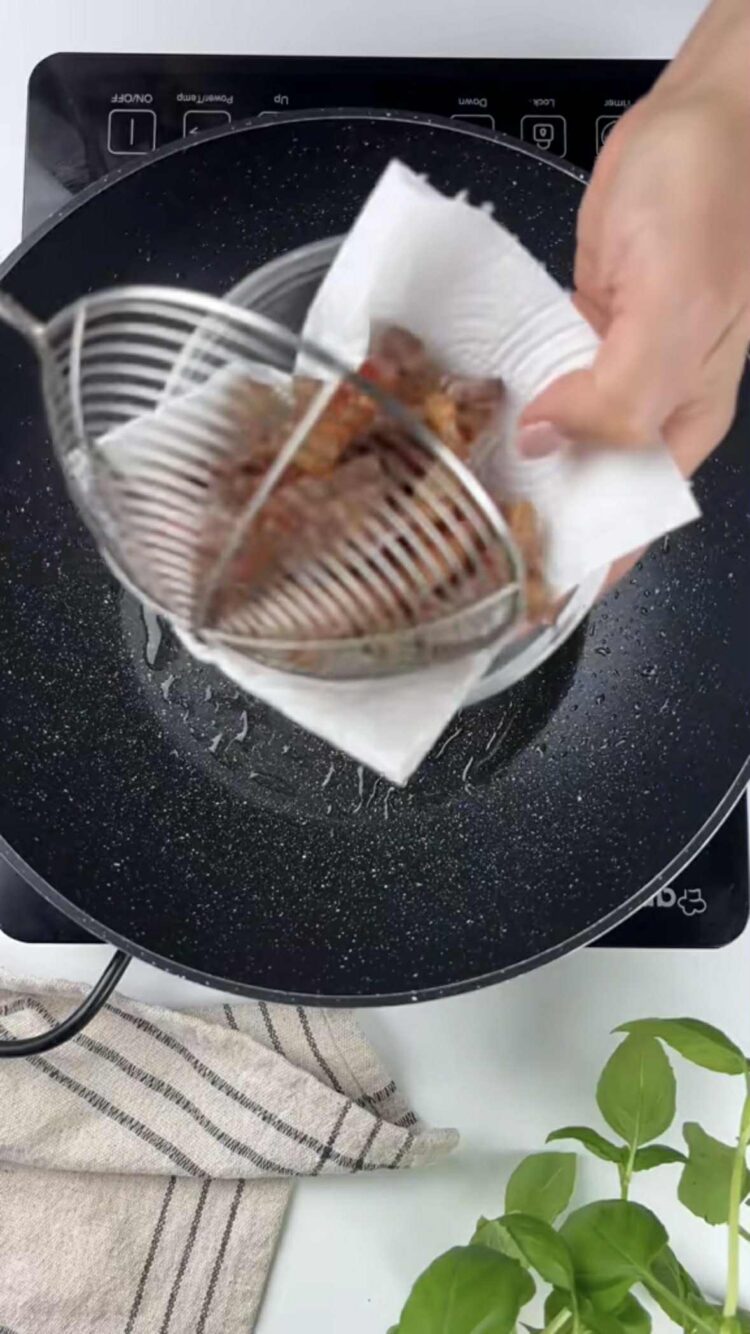 Pasta al pesto di pistacchi e guanciale
sposta il guanciale su carta da cucina 