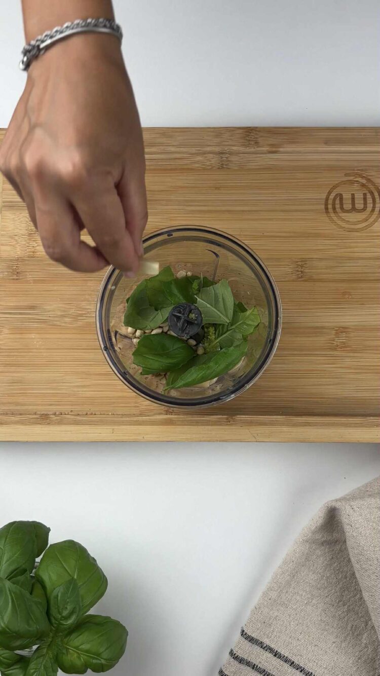 Pasta al pesto di limoni e zucchine
aggiusta di sale 