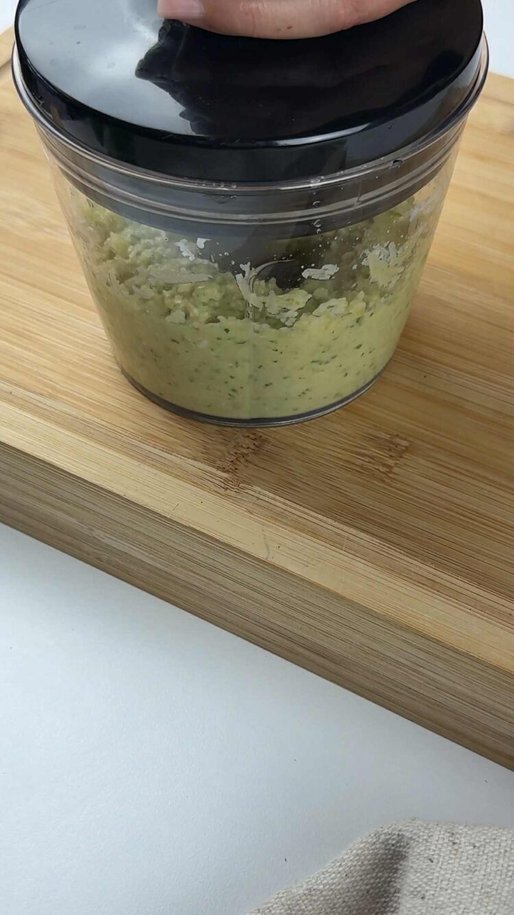 Pasta al pesto di limoni e zucchine
frulla il tutto