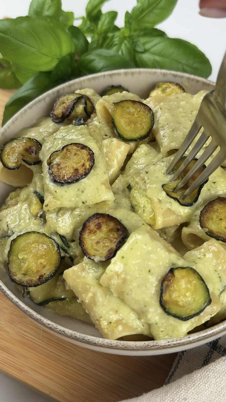 Pasta al pesto di limoni e zucchine
servi la pasta 