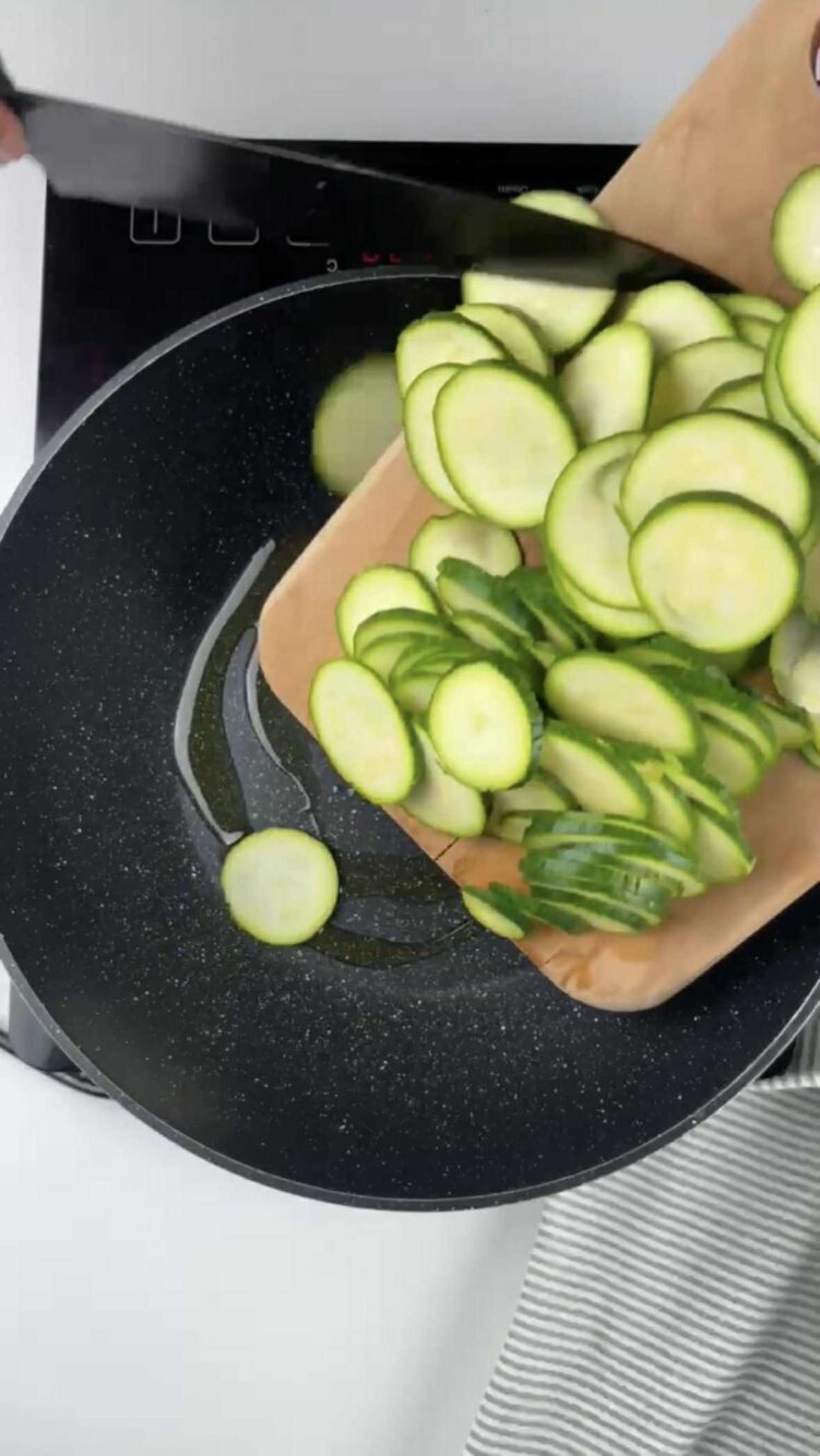 Pasta al pesto di limoni e zucchine
aggiungi le zucchine 