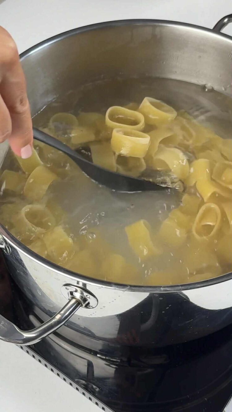 Pasta con crema di zucca e guanciale
scola la pasta 