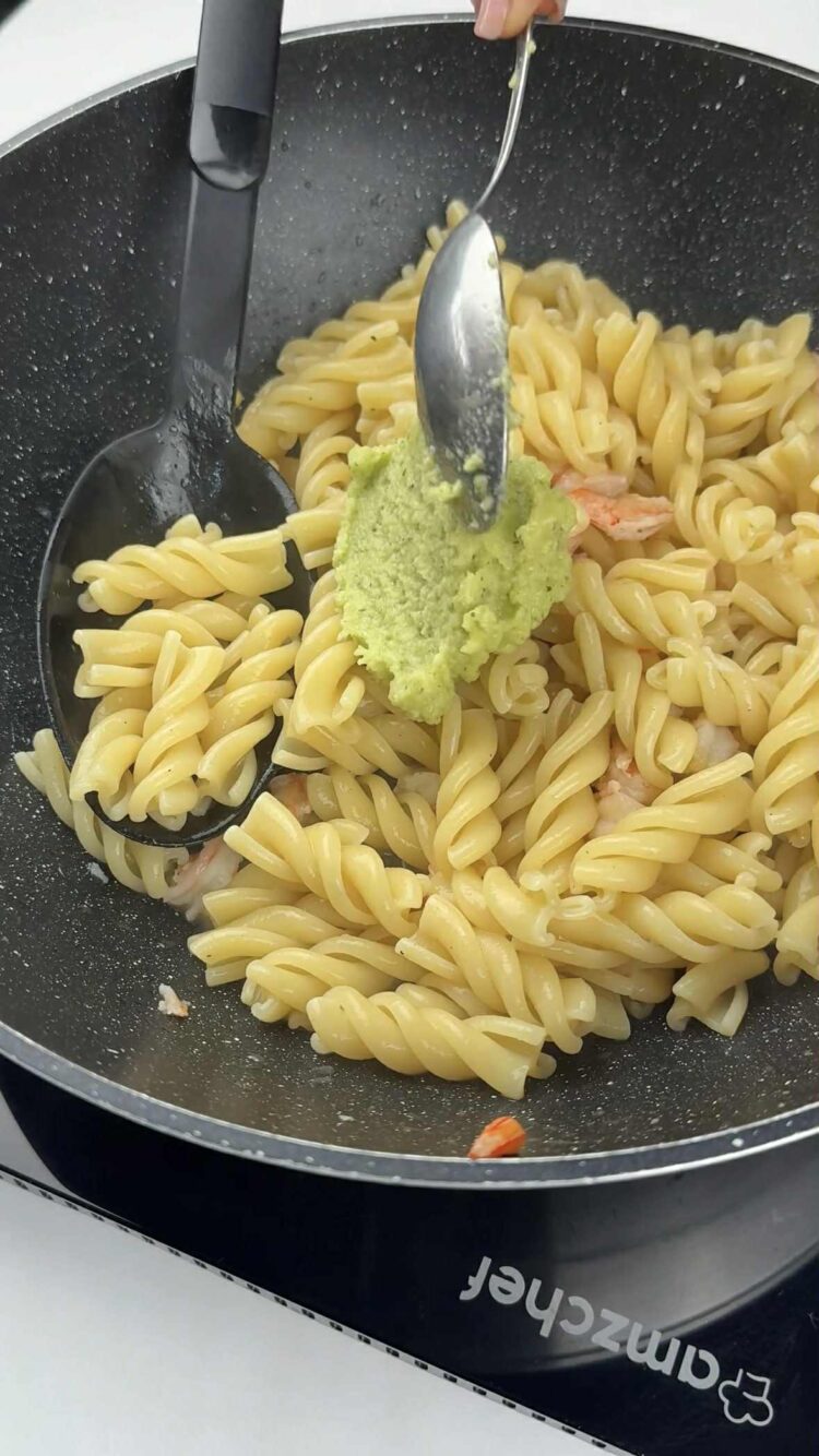 Pasta al pesto di limoni e gamberi
aggiungi il pesto