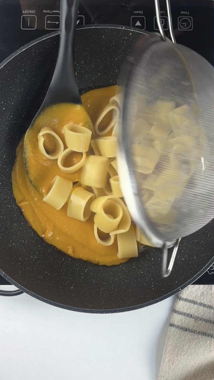 Pasta con crema di zucca e guanciale
aggiungi la pasta 