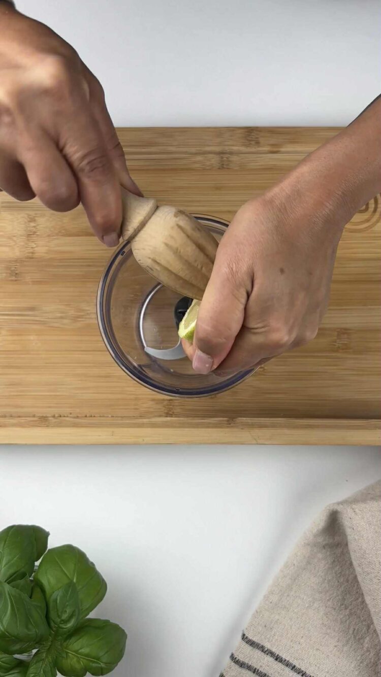 Pasta al pesto di limoni e gamberi
ricava il succo del limone 