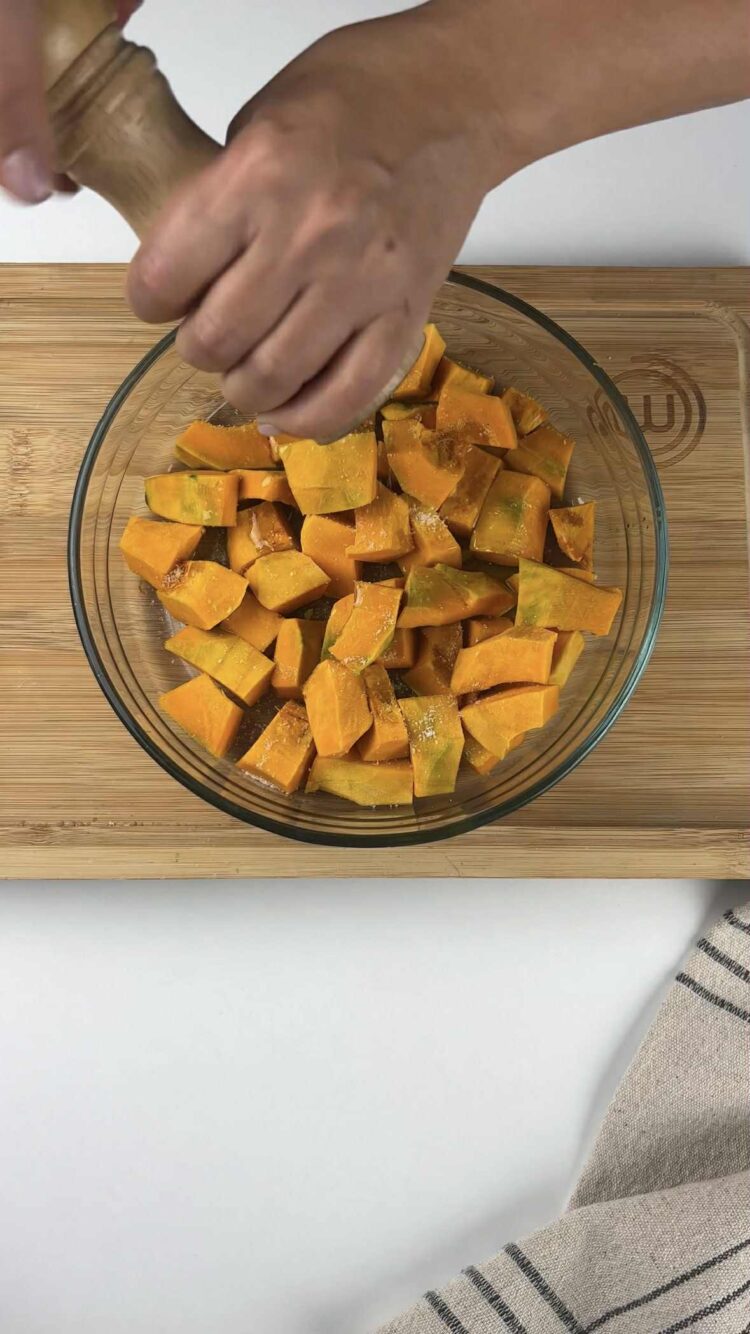 Pasta con crema di zucca e guanciale
aggiusta di sale e pepe