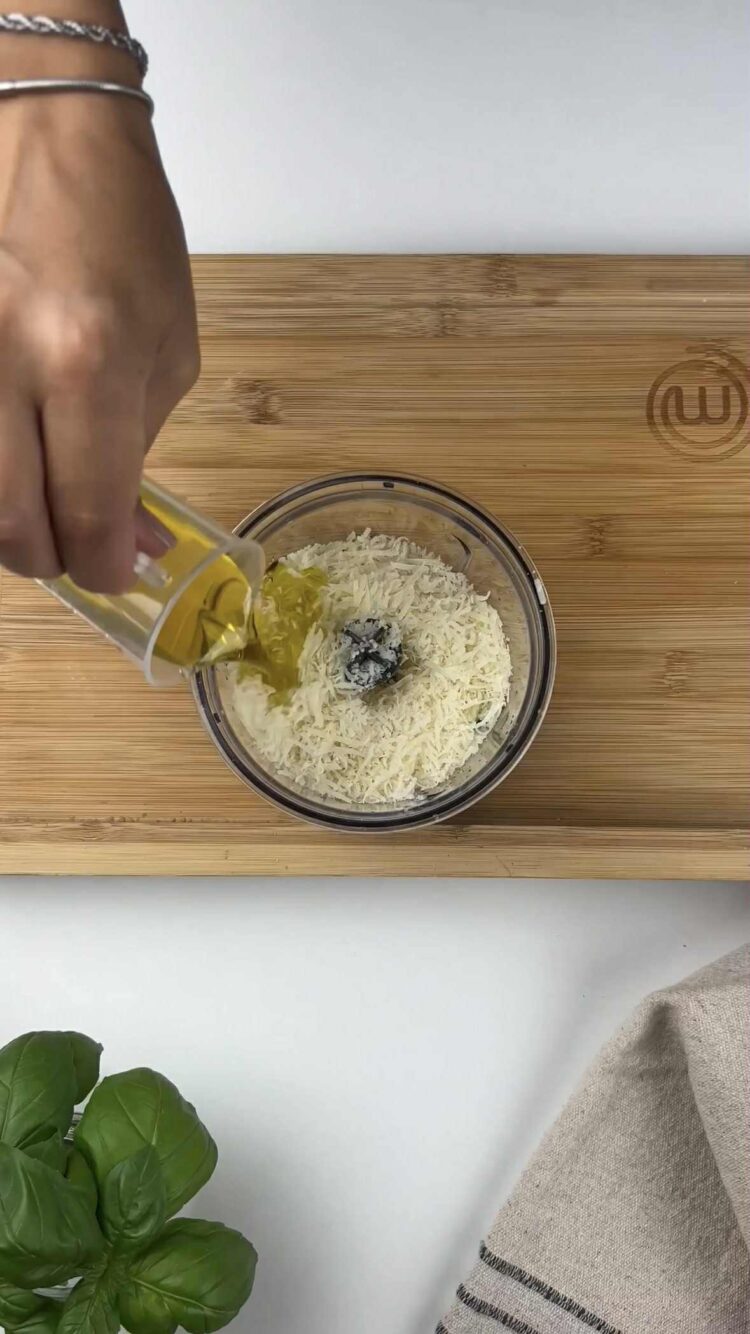 Pasta al pesto di limoni e gamberi
aggiungi formaggio e olio 
