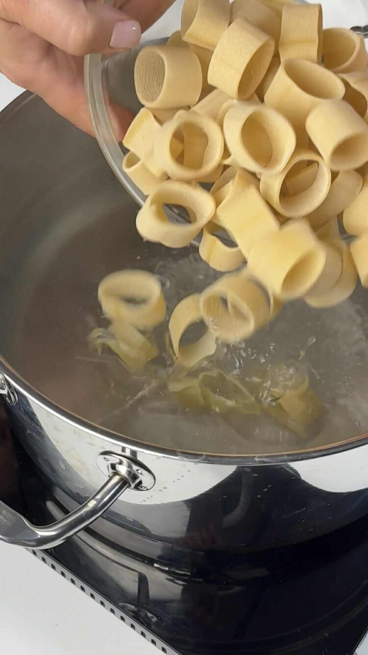 Pasta con crema di zucca e guanciale
cuoci la pasta 
