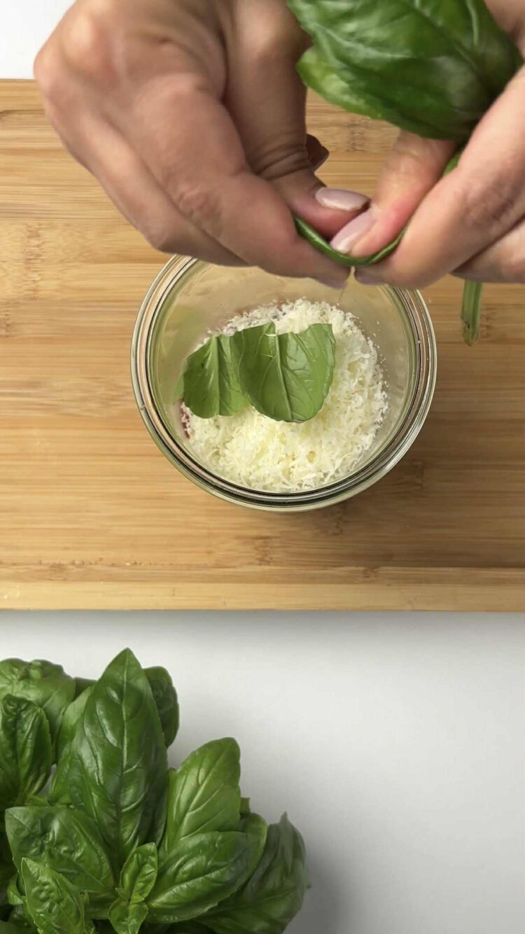 Pasta al pesto di peperoni
aggiungi il grana e il basilico