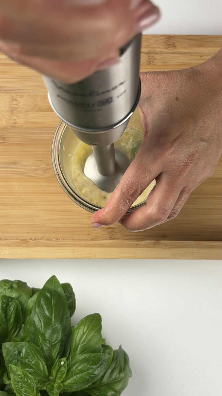 Pasta al pesto di peperoni
frulla con il mixer 