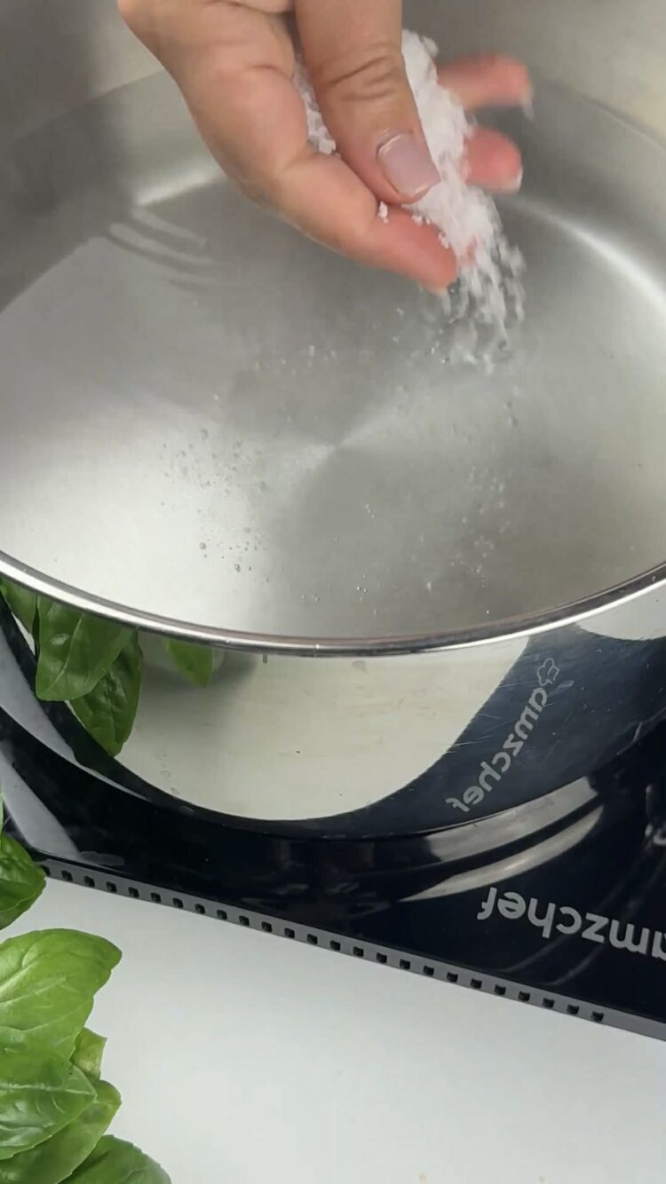 Pasta al salmone con pesto di limoni
prepara una pentola per la pasta 