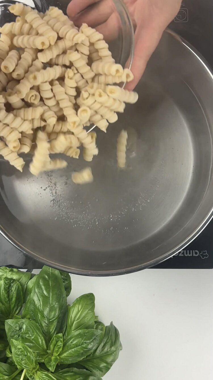 Pasta al salmone con pesto di limoni
cuoci la pasta 