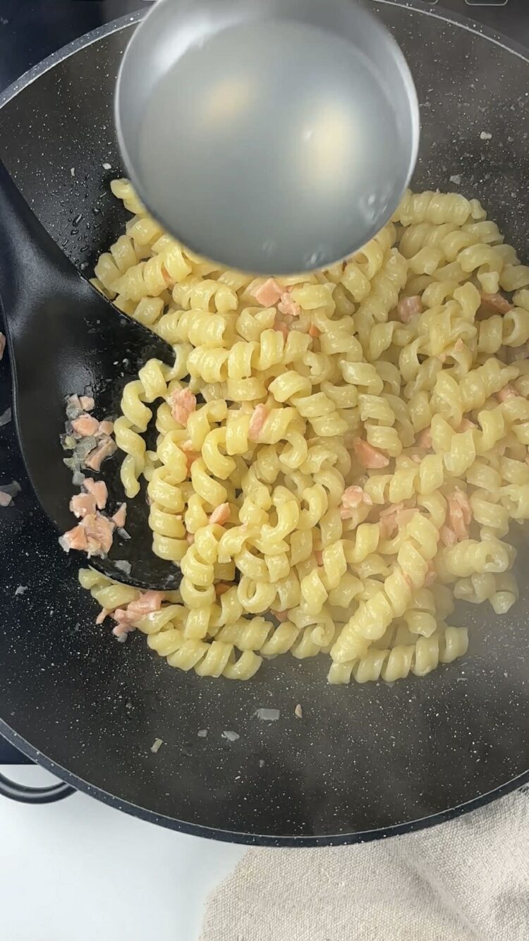 Pasta al salmone con pesto di limoni
scola la pasta 