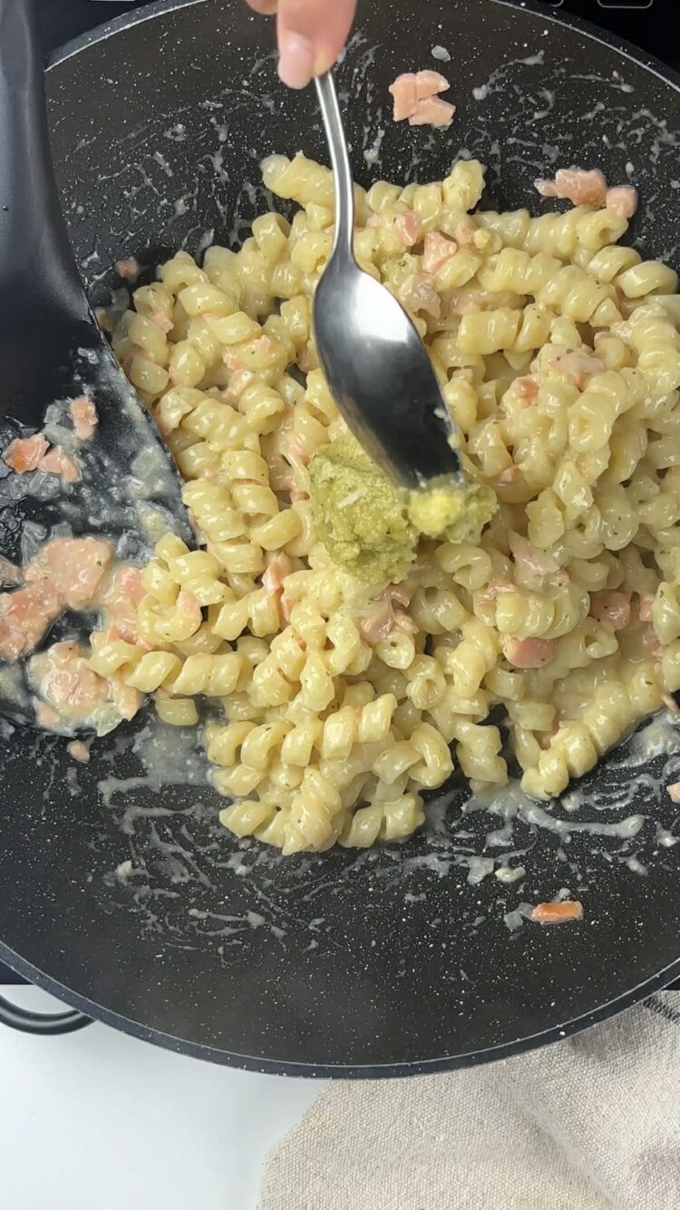 Pasta al salmone con pesto di limoni
aggiungi il pesto 