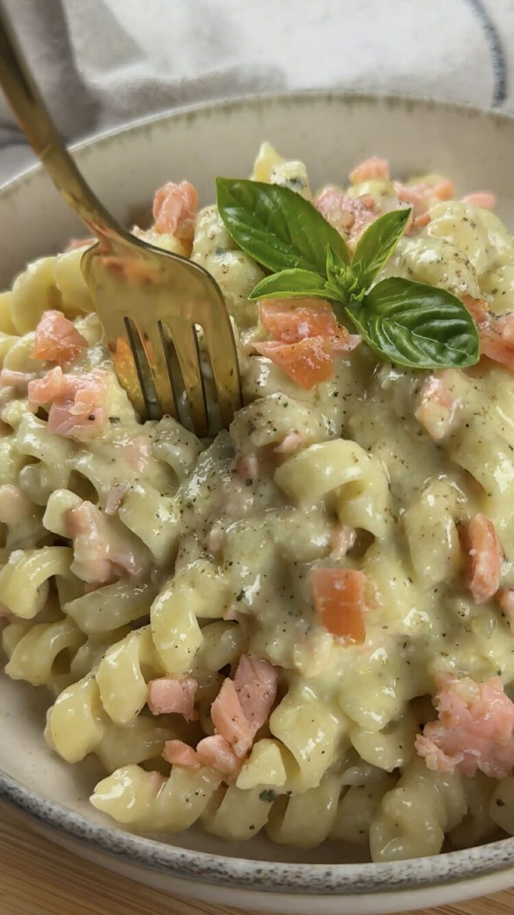 Pasta al salmone con pesto di limoni ricetta 