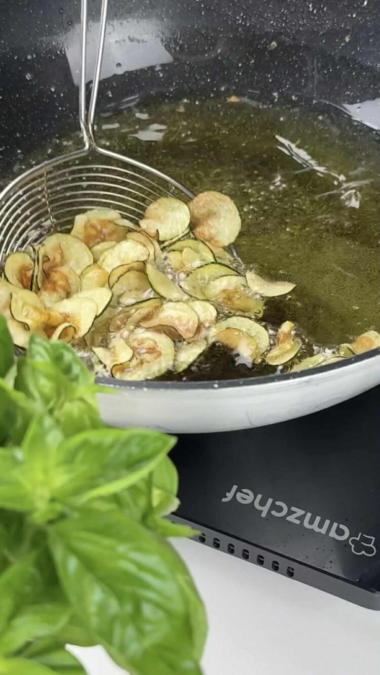 Spaghetti alla Nerano
scola le zucchine 