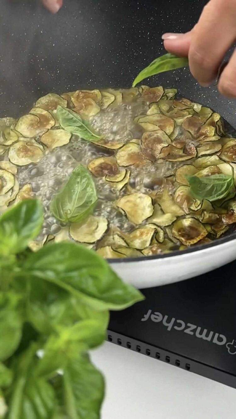 Spaghetti alla Nerano
aggiungi il basilico 