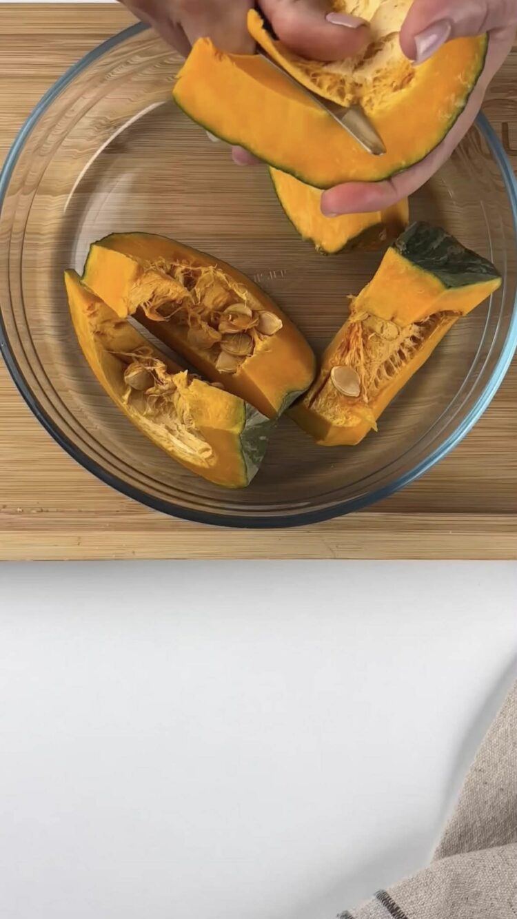 Pasta alla carbonara con crema di zucca
pulisci la zucca 
