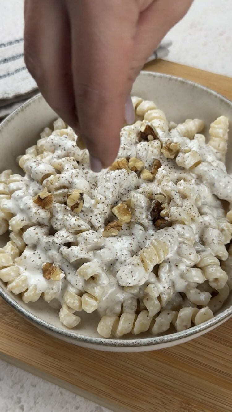 Pasta con crema di ricotta e noci
aggiungi le noci