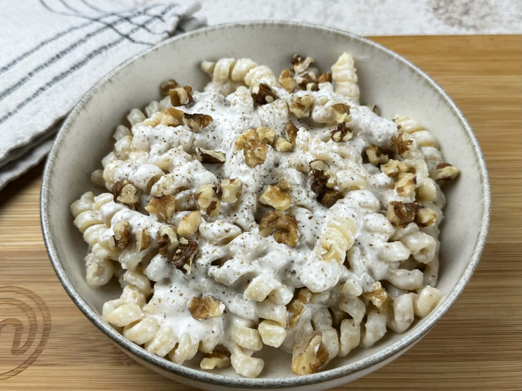 Pasta con crema di ricotta e noci